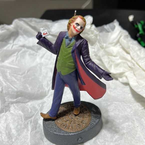 The Joker Hallmark ornament - Picture 6 of 7